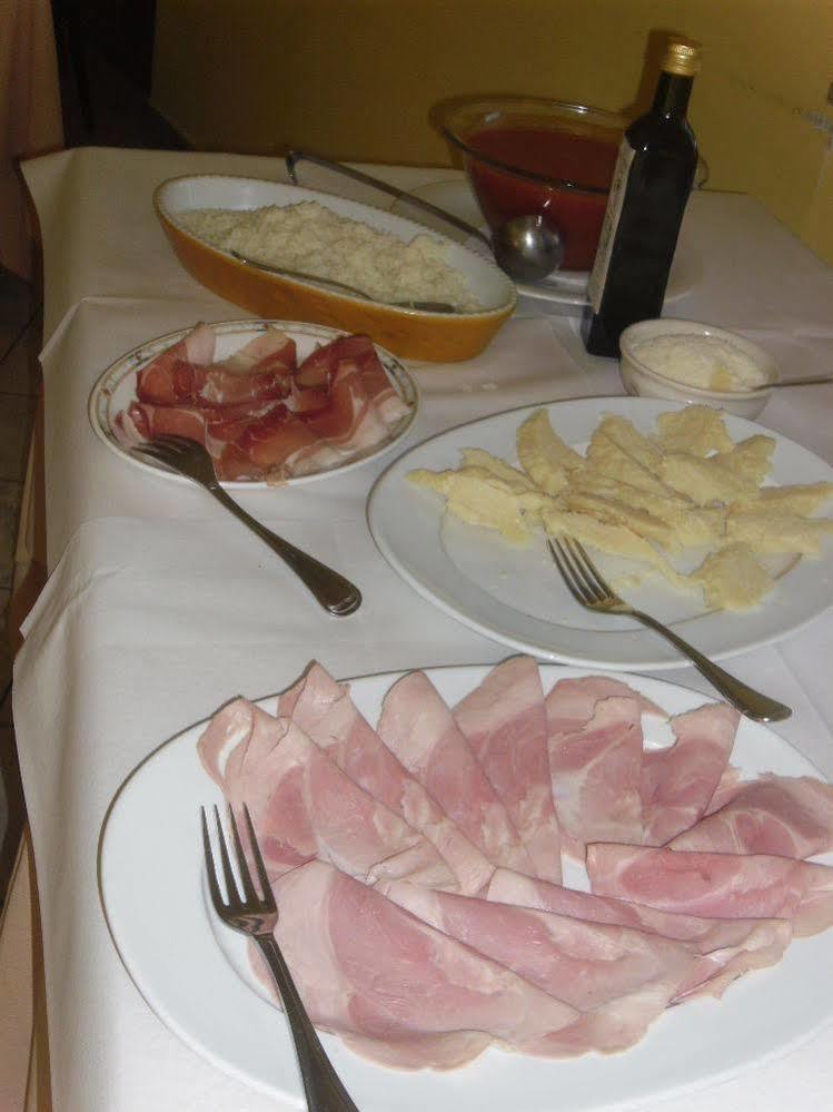 Hotel Ristorante Farneta Кортона Екстер'єр фото
